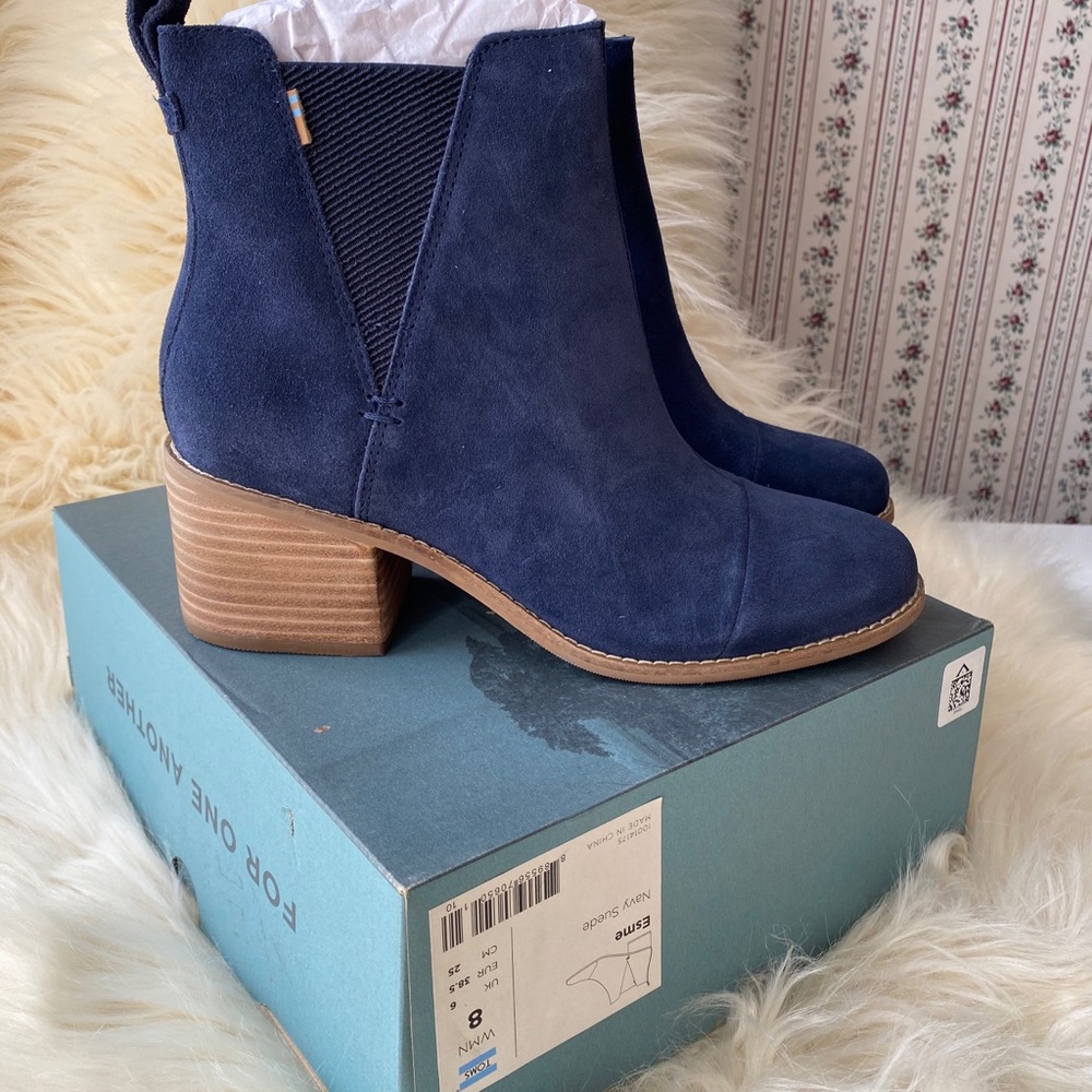 NIB Toms ESME Navy Suede Booties Sz 8